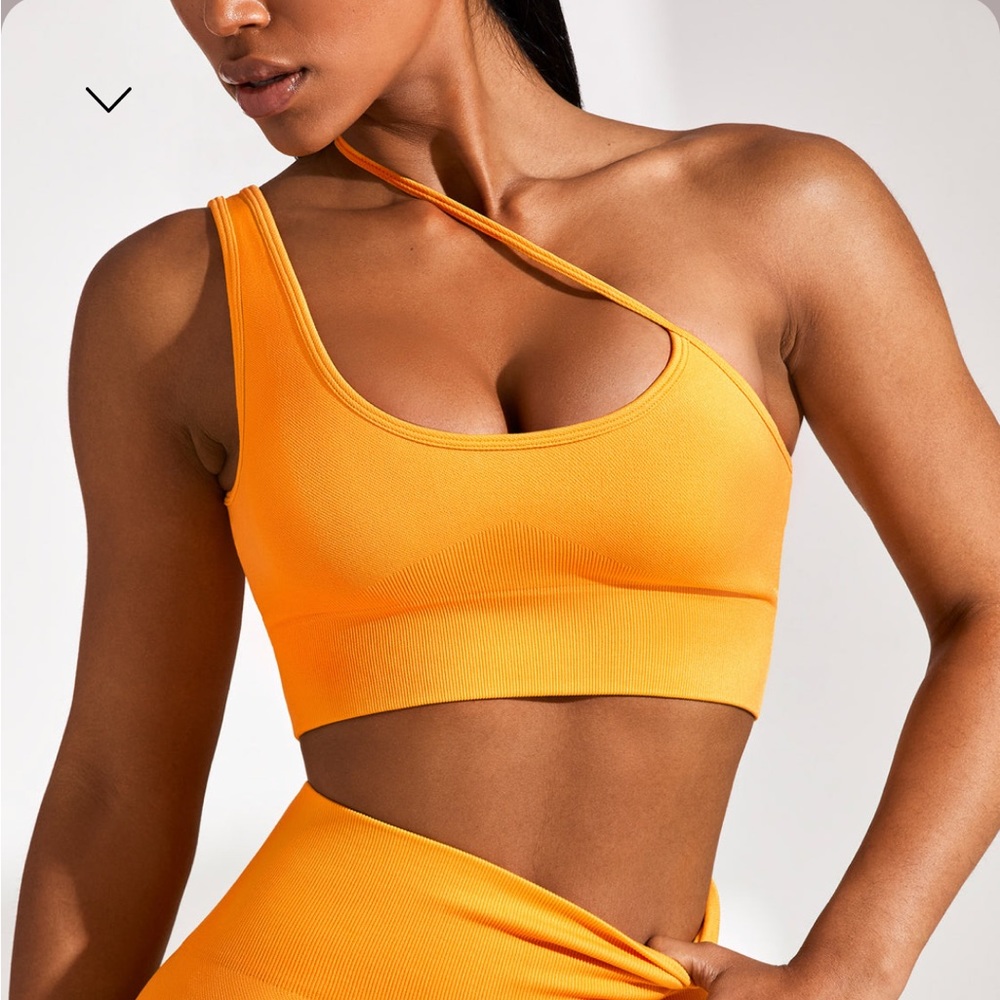 Asymmetrical seamless crop top BO+TEE
